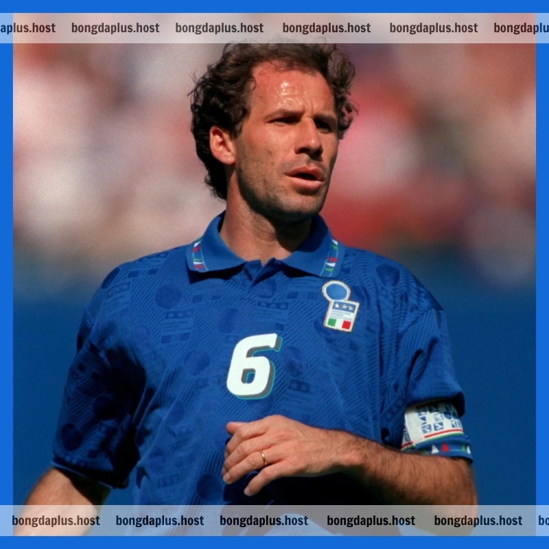 Franco Baresi (Italia) Trung vệ huyền thoại xuất sắc trong từng nhịp di chuyển