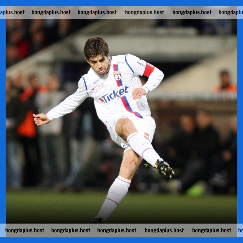 Juninho Pernambucano được người hâm mộ Lyon gọi với biệt danh “Vua sư tử” sông Rhone