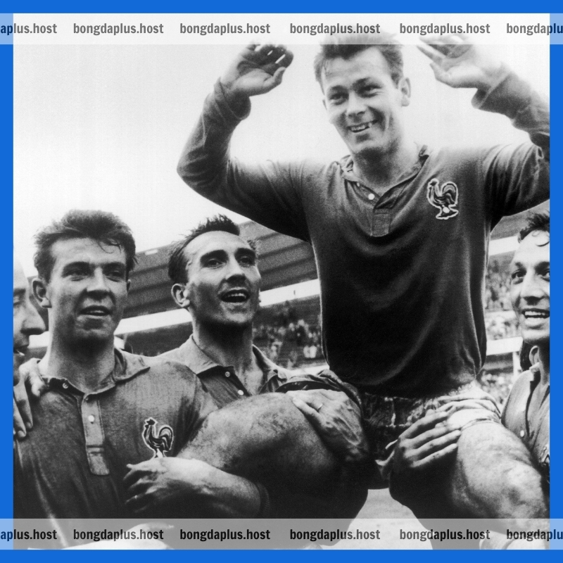 Just Fontaine của Pháp là cầu thủ ghi nhiều bàn nhất trong 1 kì World Cup với 13 bàn thắng sau 6 trận