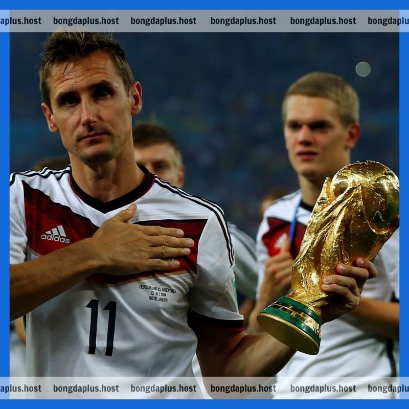 Miroslav Klose chính là cầu thủ ghi nhiều bàn thắng nhất trong lịch sử World Cup với 16 pha lập công